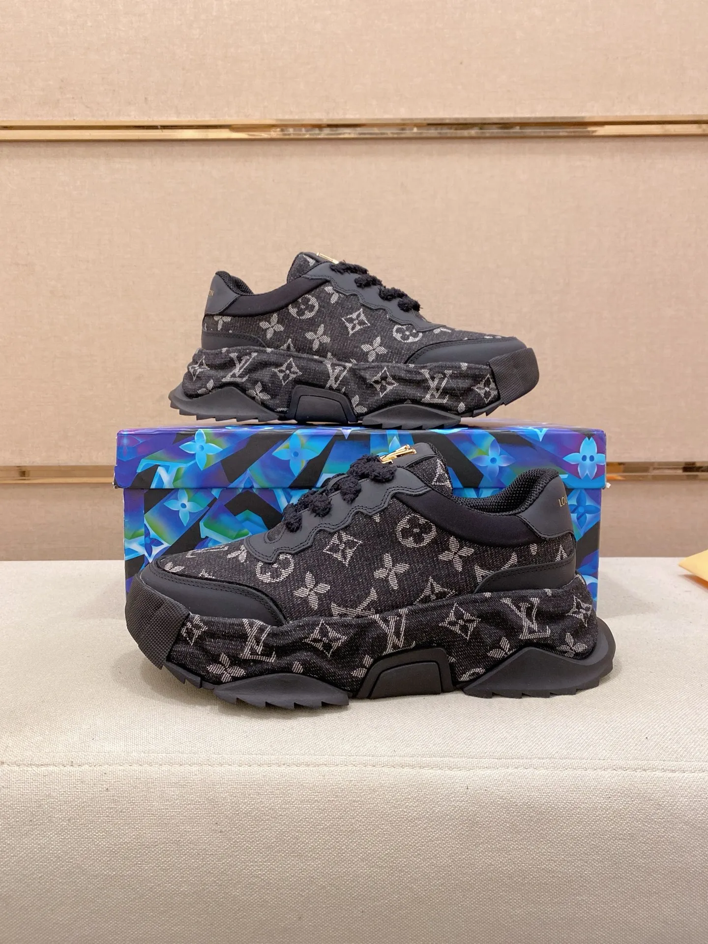 Factory price 600💰 Louis Vuitton (Louis Vuitton/lv) official website 1:1 copy 👊🏻Upper 🇮🇹Imported cowhide🇩🇪Lining imported breathable mesh lining. The original outsole is molded to reflect the identity of every man, and the upper foot is elegant and stable🚶🏻🚶🏻The high-end custom counter original replica📯The shoe last remains unchanged regardless of wind and rain, and can withstand the verification of time🔍️,🔵 Size: 39-45. Can be customized 38-46 non-refundable and non-exchangeable!